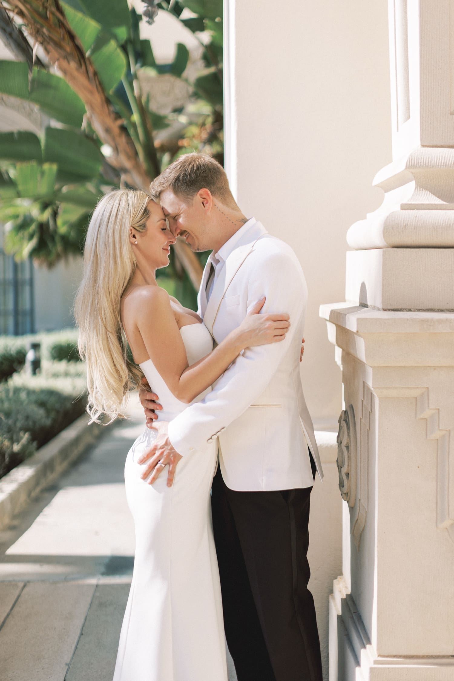 A Chic Beverly Hills Courthouse Wedding, Courthouse wedding at the Beverly Hills Courthouse, Beverly Hills Courthouse Wedding Photographer, Beverly Hills Courthouse Wedding, Intimate Wedding at the Beverly Hills Courthouse, Los Angeles Photographer, Los Angeles Wedding Photographer, Beverly Hills Civic Center Wedding, Beverly Hills Civic Center Elopement, Elopement at the Beverly Hills Courthouse, Beverly Hills Courthouse Elopement, Beverly Hills Courthouse Elopement Photographer